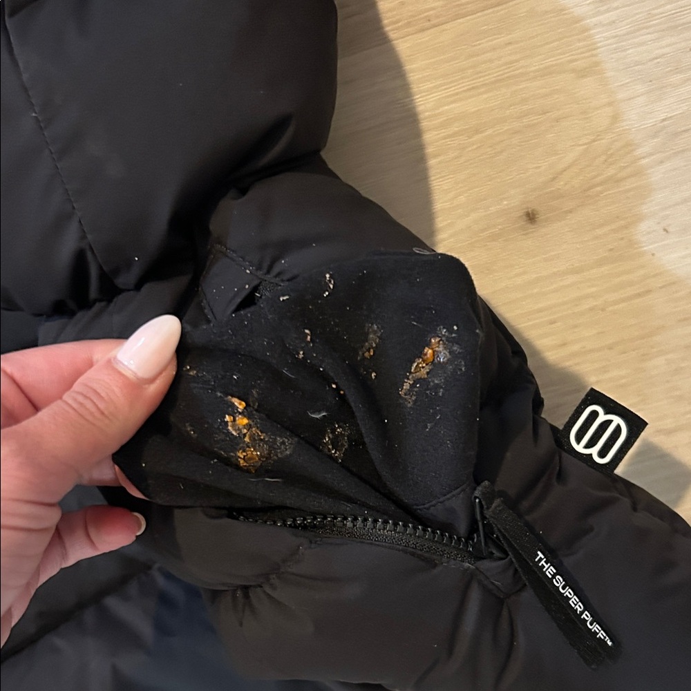 Aritzia super puff jacket shorty in black - Picture 8 of 8